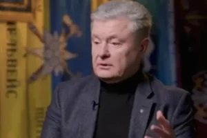 Не можу купити каву на заправці – Порошенко про санкції