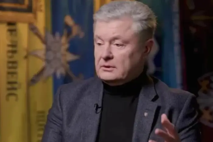 Не можу купити каву на заправці – Порошенко про санкції