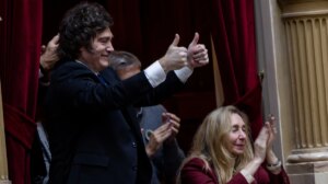 Президент Аргентини публічно підтримав підозрюваного в корупції премʼєр-міністра