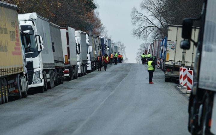Заборона на імпорт агропродукції з України: 3 члени ЄС ввели блокаду