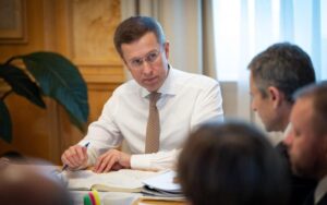 Кабмін розподілив 419 млн грн на зарплати працівникам ВА